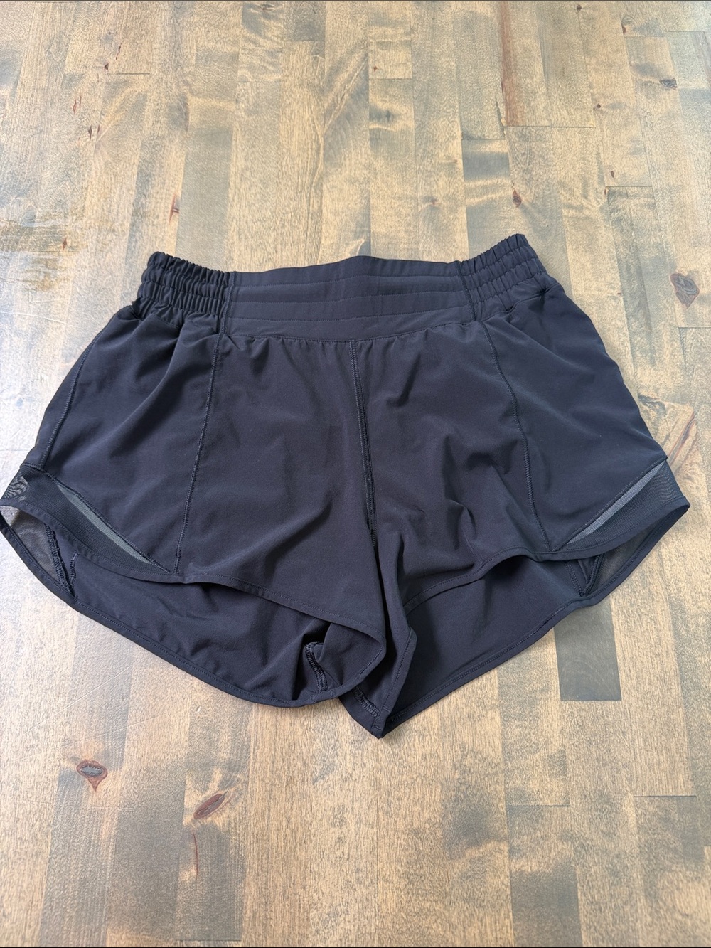 lululemon hotty hot high rise lined short 2.5’ size 6